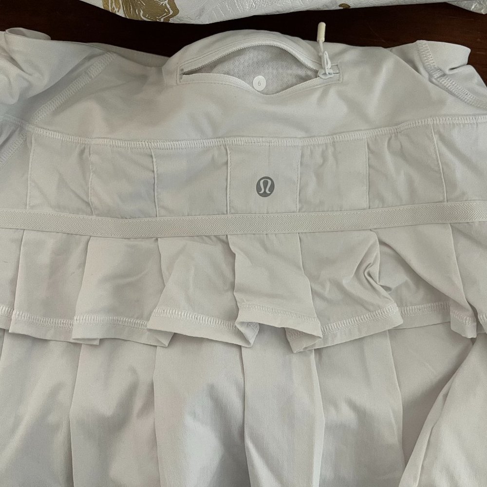 white lululemon skirt